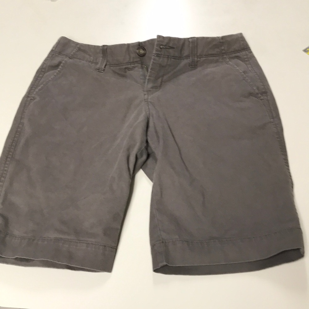 Old Navy Perfect Bermuda’s. Size 2. Low rise